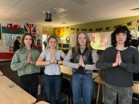 Left to right: Juniors Meg Devanny, Shea Devanny, Michasia Randolph, and Opal O’Rourke at Mindfulness Club. 
